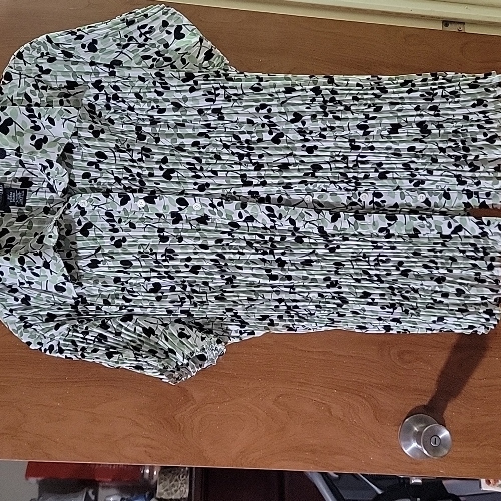 East 5th Black and Green Leaf Print Blouse